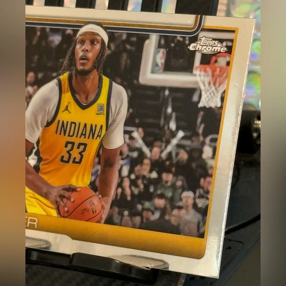2025-26 Topps Chrome - Myles Turner #29 - Picture 3 of 4